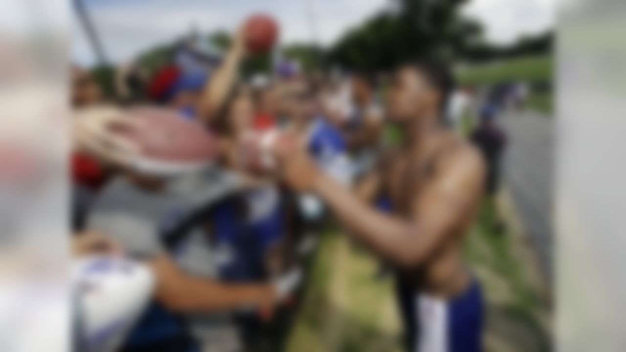 New York Giants wide receiver Ramses Barden signs autographs for fans after a workout at NFL football training camp in Albany, N.Y., Sunday, July 29, 2012. (AP Photo/Kathy Willens)
