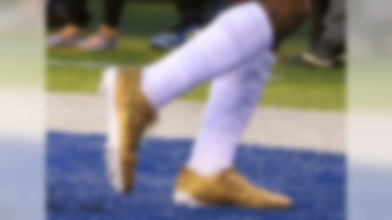 New York Giants wide receiver Odell Beckham warms up in fancy cleats before an NFL football game against the Detroit Lions Monday, Sept. 18, 2017, in East Rutherford, N.J. (Kirby Lee/NFL)