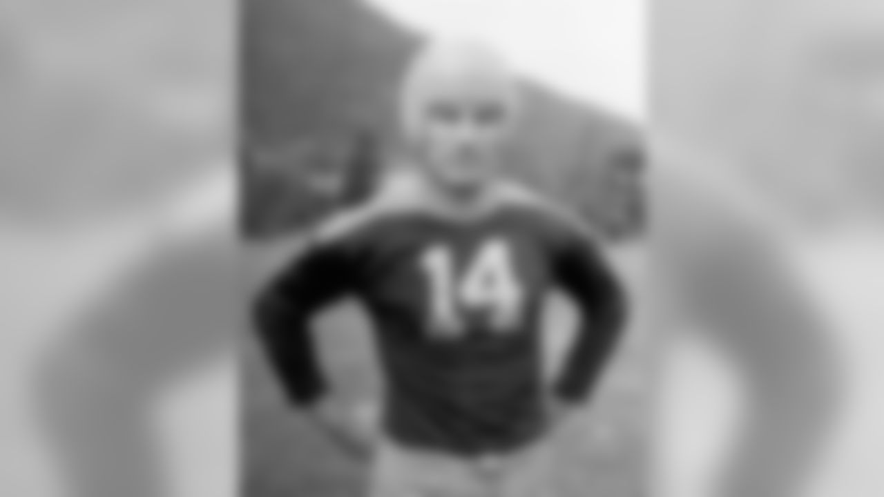 Don Hutson, Green Bay Packers end at Bear Mountain, New York, on Nov. 15, 1944. (AP Photo/ John Lindsay)
