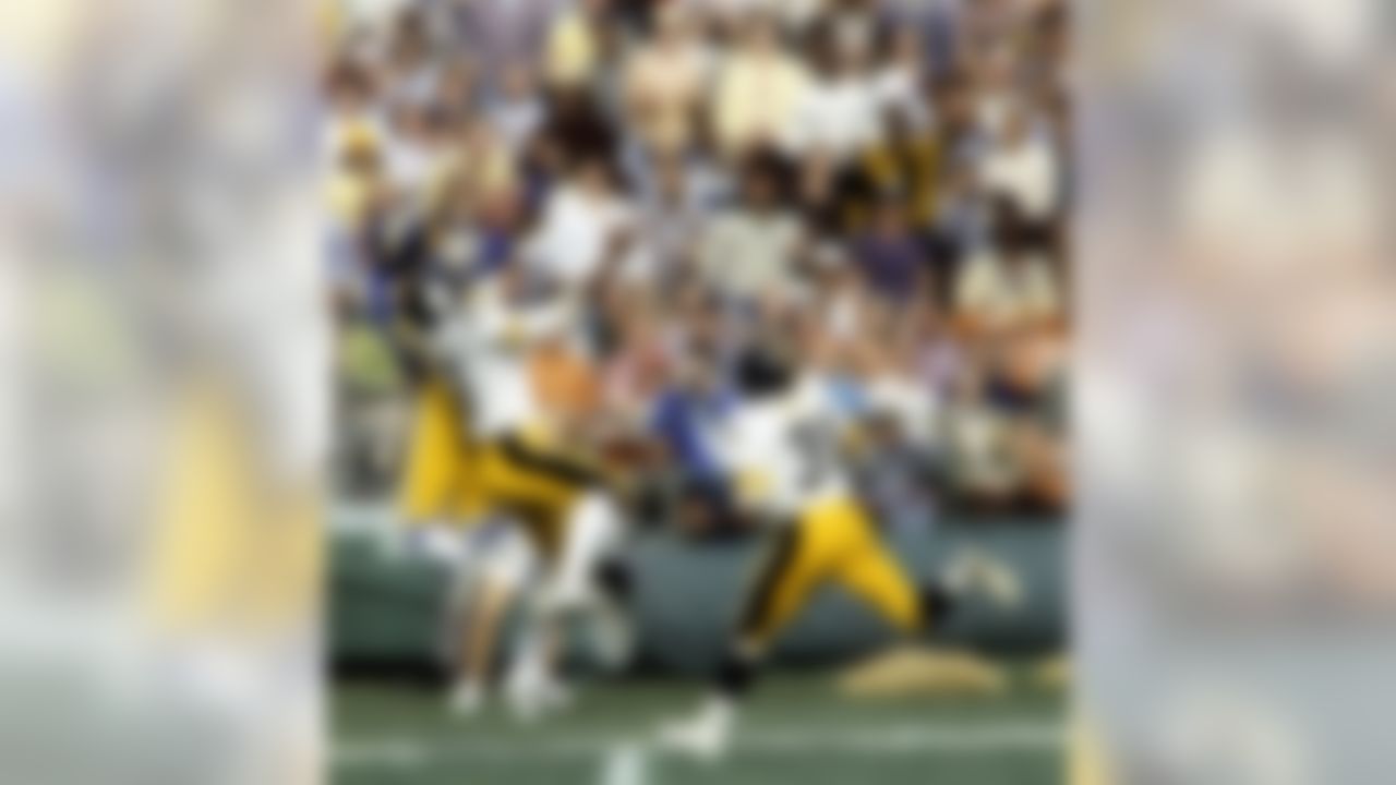 Pittsburgh Steelers hall of fame corner back Mel Blount defends a pass intended for Chargers receiver Charlie Joiner in a 10 to 9 win over the San Diego Chargers on December 18, 1977 at Jack Murphy Stadium in San Diego, California. (National Football League)