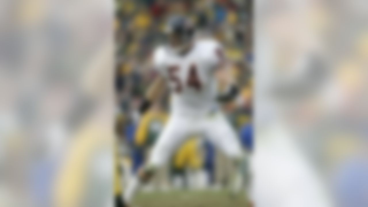 Chicago Bears linebacker Brian Urlacher (54) runs to the play during a Week 13 NFL football game against the Green Bay Packers at Lambeau Field in Green Bay, Wisconsin on December 7, 2003. The Packers defeated the Bears 34-21. (AP Photo/Scott Boehm)