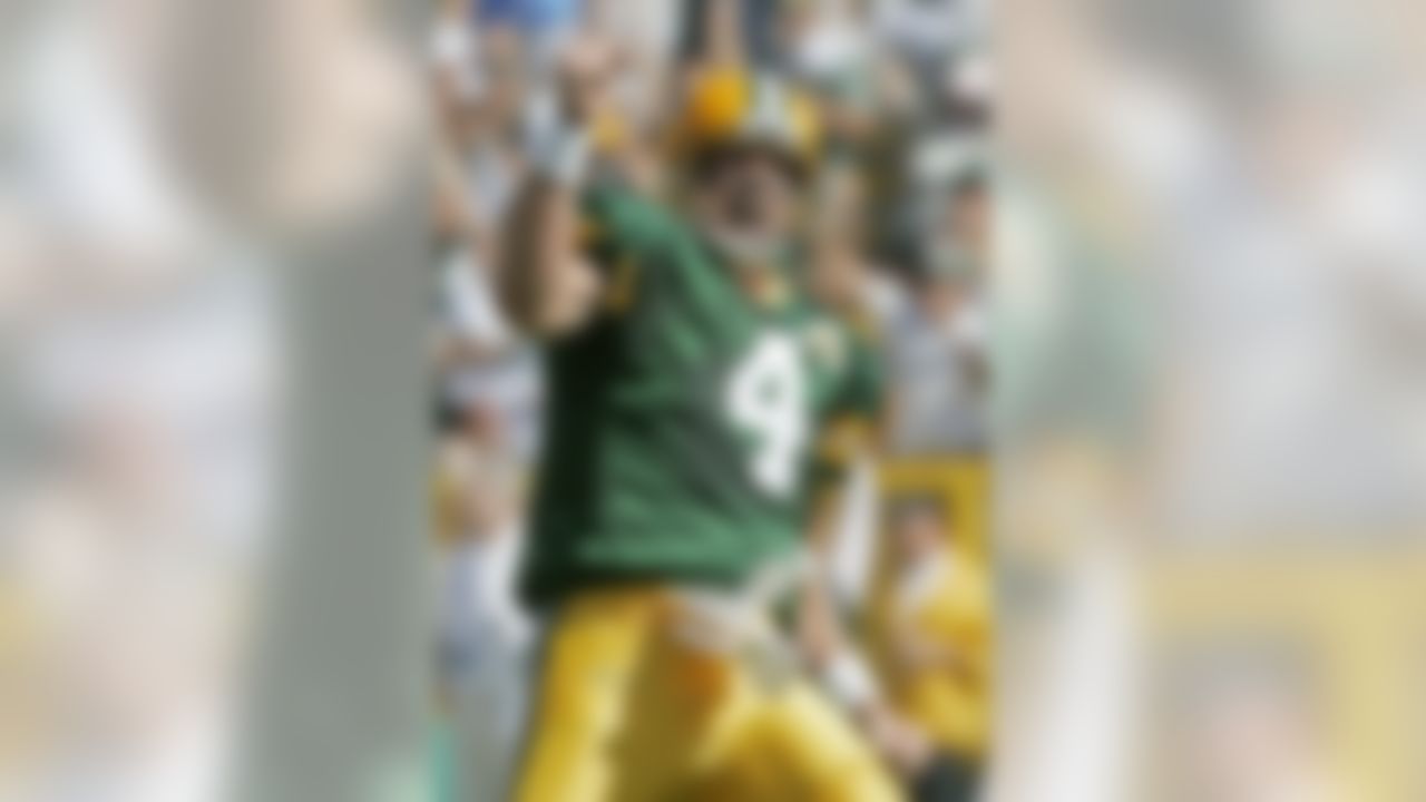 Green Bay Packers quarterback Brett Favre reacts after throwing a touchdown pass to Bubba Franks during the first half of an NFL football game against the San Diego Chargers in Green Bay, Wis. (AP Photo/Morry Gash)