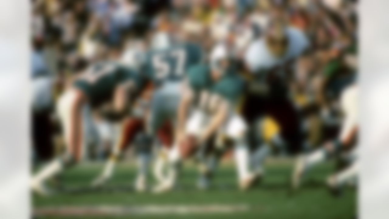 Miami Dolphins quarterback David Woodley (16) prepares to pitch the football during the Dolphins 27-17 loss to the Washington Redskins in Super Bowl XVII on January 30, 1983 at the Rose Bowl in Pasadena, CA. (AP Photo/Al Messerschmidt)