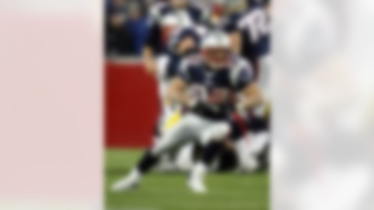 FOXBOROUGH, MA - DECEMBER 9: Wide receiver Wes Welker #83 of the New England Patriots running with the ball against the Pittsburgh Steelers at Gillette Stadium on December 9, 2007 in Foxborough, Massachusetts. The Patriots defeated the Steelers 34-13. (Photo by David Drapkin/Getty Images)