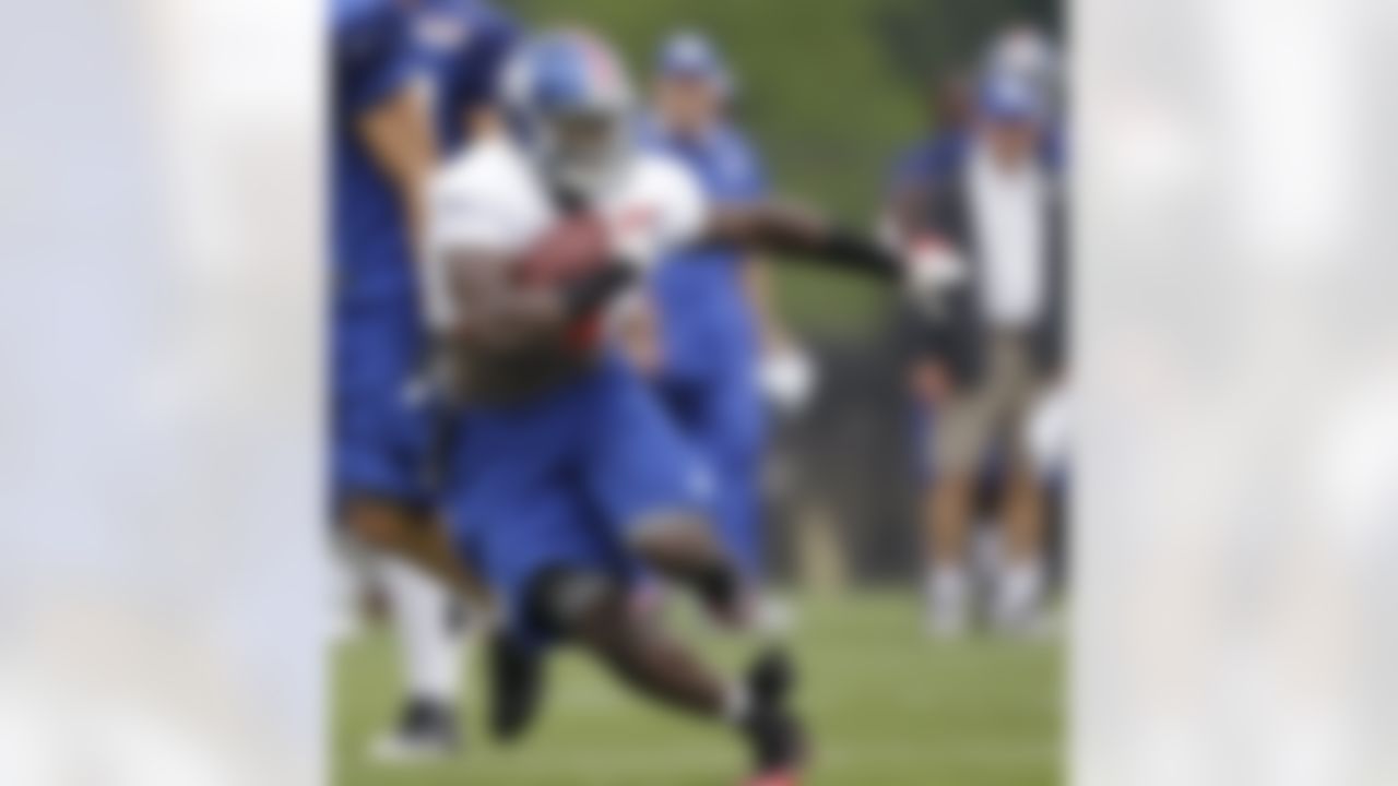The New York Giants' top draft pick, David Wilson, runs with the ball during practice at NFL football training camp in Albany, N.Y., Saturday, July 28, 2012. (AP Photo/Kathy Willens)