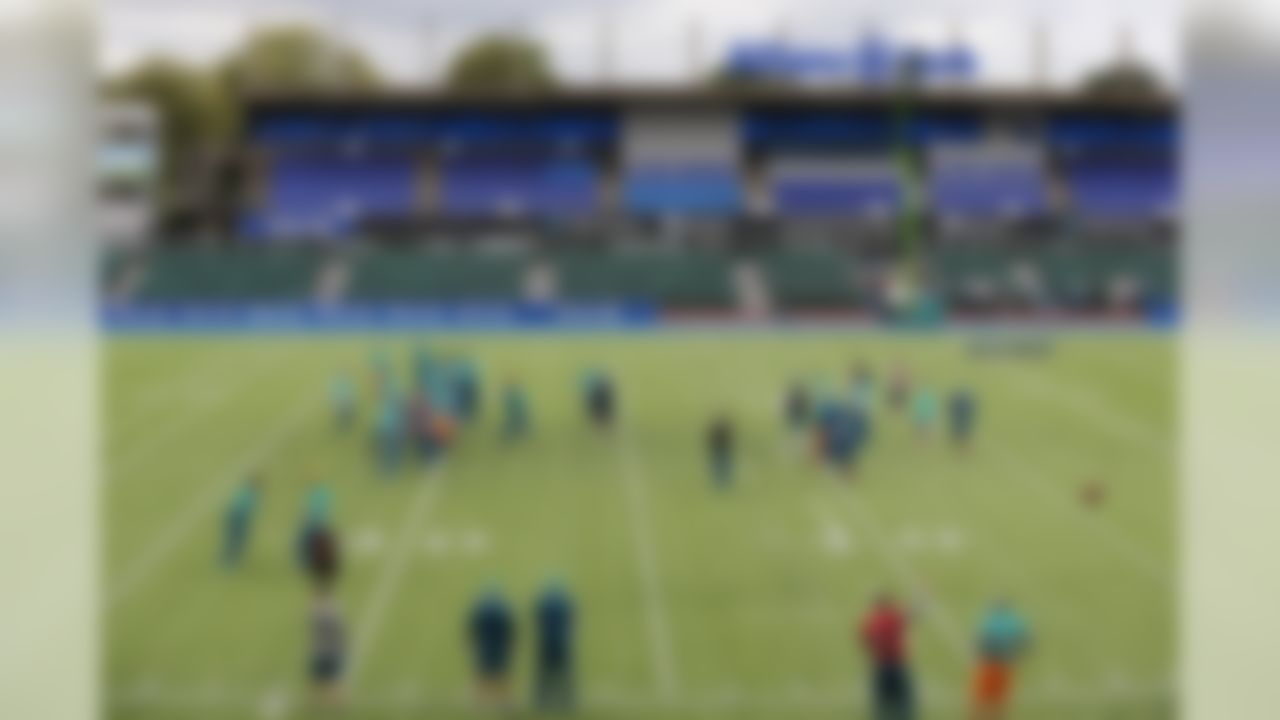 The Miami Dolphins practices at Saracens Ruby Grounds "The Allianz Arena" in London. The Dolphins will be taking on the Oakland Raiders at Wembley Stadium on Sunday. (Dave Shopland/NFL UK)