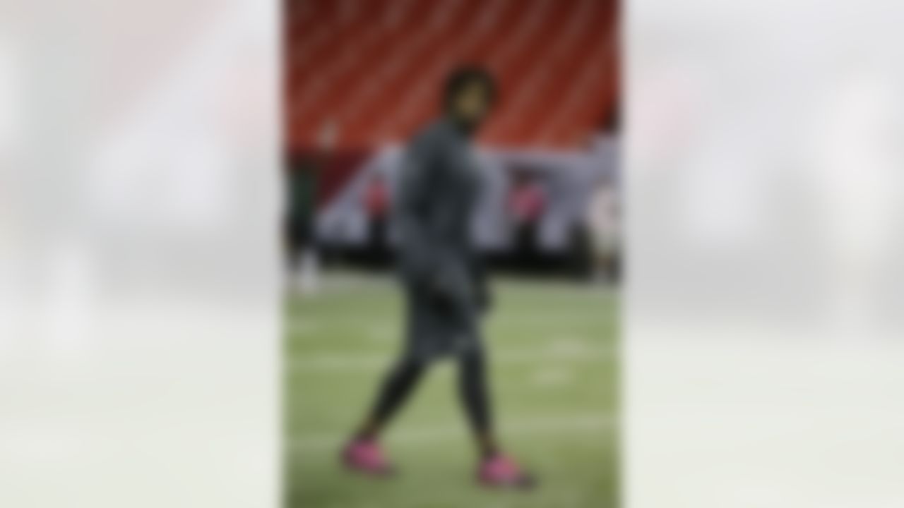 New York Jets cornerback Antonio Cromartie (31) works, while wearing Breast Cancer Awareness shoes before the first half of an NFL football game against the Atlanta Falcons, Monday, Oct. 7, 2013, in Atlanta. (AP Photo/David Goldman)