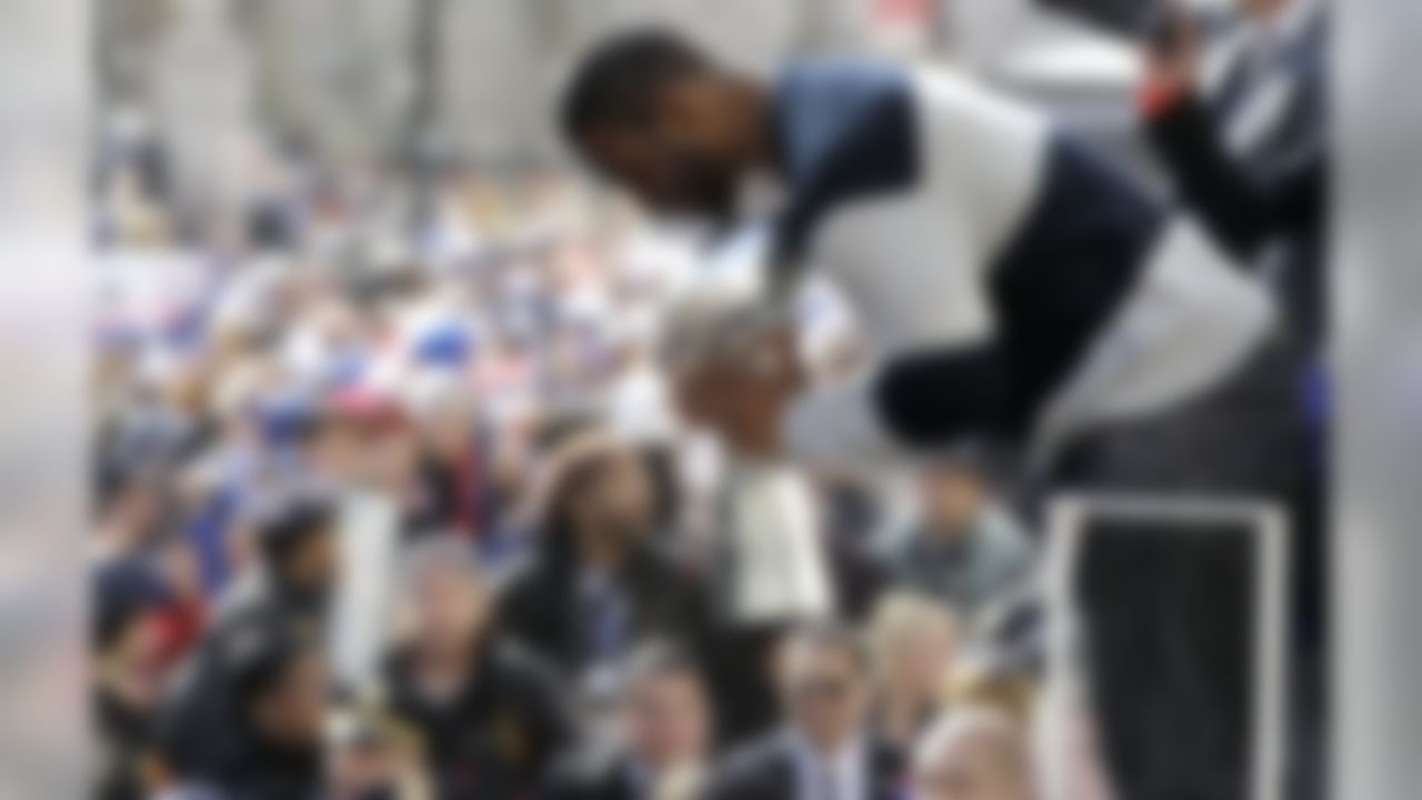 New York Giants defensive end Justin Tuck does his signature celebratory bow while holding the Vince Lombardi Trophy during the team's NFL football Super Bowl parade in New York, Tuesday, Feb. 7, 2012. The Giants returned from their Super Bowl win to a celebration the likes that only New York can throw: a ticker-tape parade in the Canyon of Heroes on Broadway, where the city has honored stars for almost a century.(AP Photo/Julio Cortez)