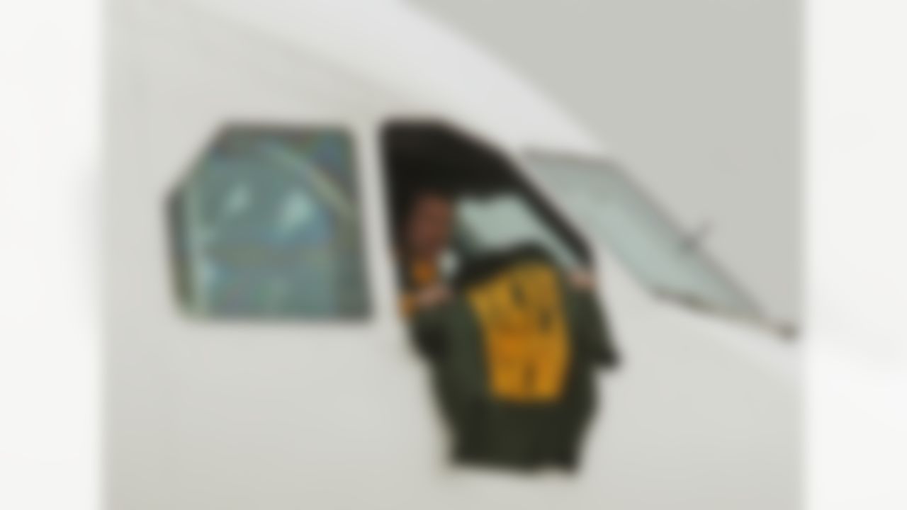 A pilot holds a shirt out of the cockpit window of the Green Bay Packers charter as they arrive at Dallas/Fort Worth International Airport for NFL football Super Bowl XLV Monday, Jan. 31, 2011, in Dallas. (AP Photo/Morry Gash)