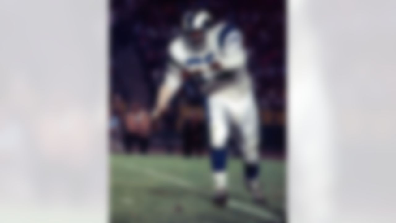 "I developed a term that is used in the game right now called sacking a quarterback. Sacking a quarterback is just like you devastate a city or you cream a multitude of people. I mean it's just like you put all the offensive players in one bag and I just take a baseball bat and beat on the bag." (National Football League)» Five great quotes from Deacon Jones» 10 things you didn't know about Deacon Jones
» Deacon Jones on NFL's all-time all-name team