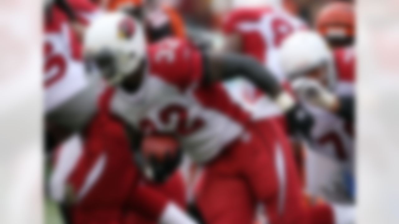 CINCINNATI - NOVEMBER 18: Edgerrin James #32 of the Arizona Cardinals runs with the ball during the NFL game against the Cincinnati Bengals on November 18, 2007 at Paul Brown Stadium in Cincinnati, Ohio. (Photo by Andy Lyons/Getty Images)