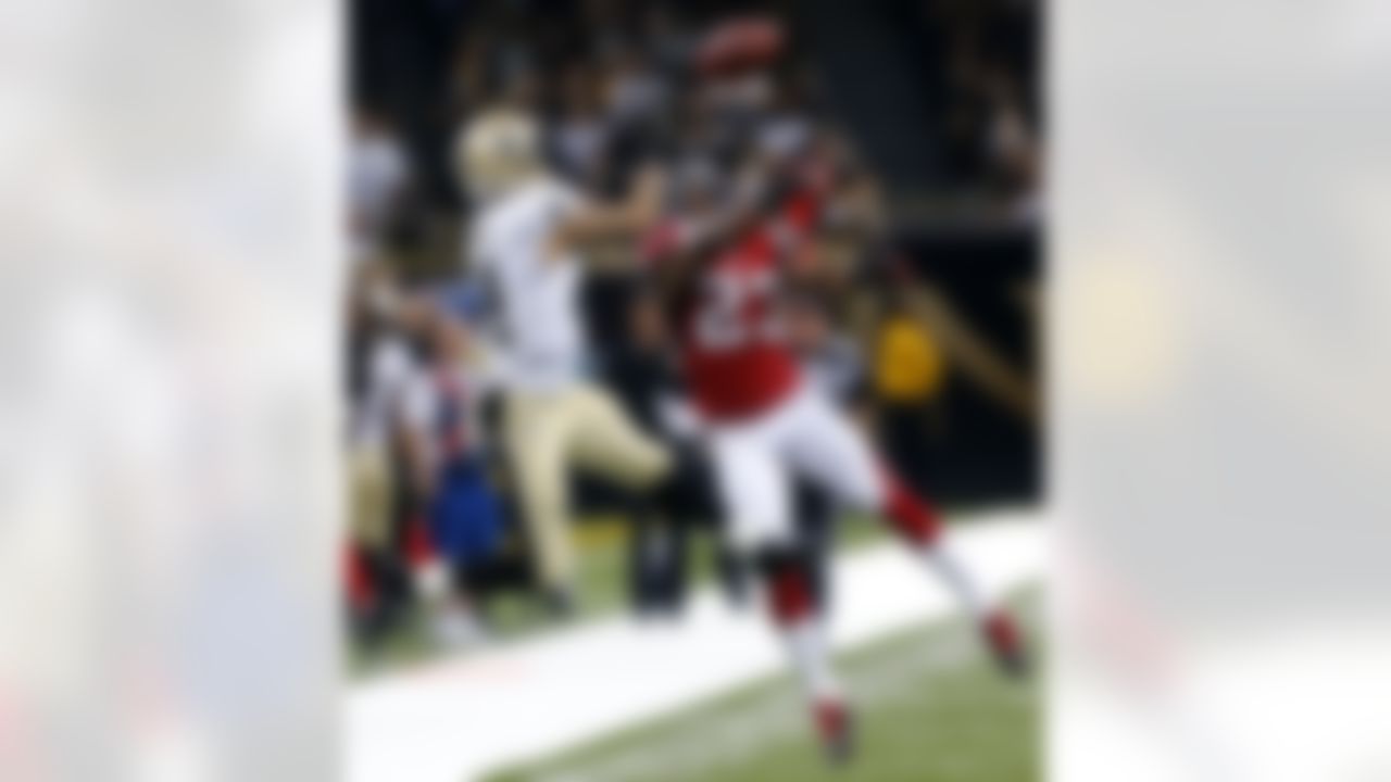 Atlanta Falcons cornerback Robert Alford (23) breaks up a pass intended for New Orleans Saints wide receiver Kenny Stills (84). (AP Photo/Bill Haber)