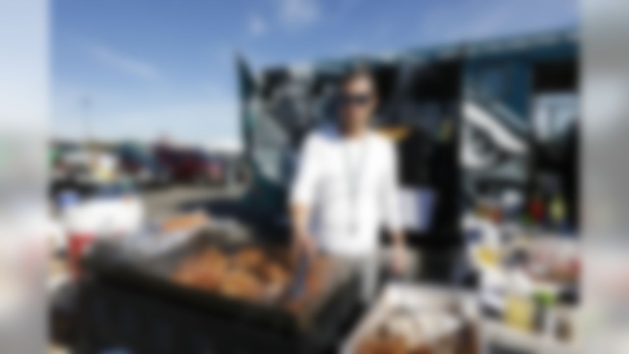 A Philadelphia Eagles fan barbecues in the parking lot before the NFL game between the San Diego Chargers and the Philadelphia Eagles in Philadelphia. The Chargers won 33-30. (AP Photo/Brian Garfinkel)