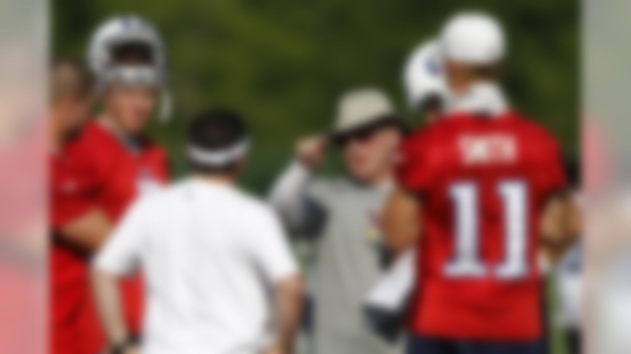 Tennessee Titans offensive coordinator Chris Palmer, in hat, talks with quarterback coach Dowell Loggains, white shirt, and quarterbacks Rusty Smith (11), Matt Hasselbeck, Nick Stephens and Jake Locker during NFL football camp at Titans' headquarters Saturday, July 28, 2012 Nashville, Tenn. (AP Photo/Wade Payne)