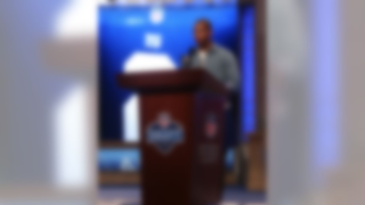 Victor Cruz announces Ultimate fan Eric Mabee as the 63rd overall pick by the New York Giants. (Ben Liebenberg/NFL)