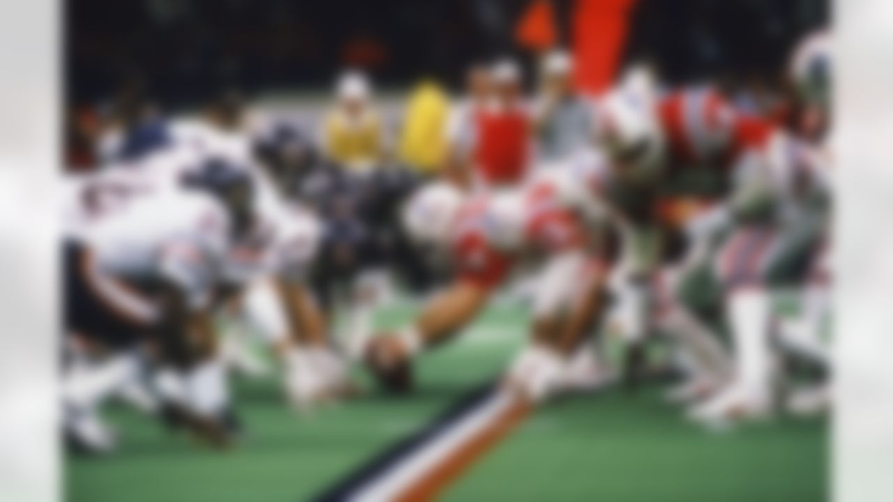 New England Patriots center Guy Morriss (75) gets set to snap the ball while the offensive and defensive line for both teams square off during the NFL Super Bowl XX football game against the Chicago Bears on January 26, 1986 in New Orleans, LA. (AP Photo/Paul Spinelli)