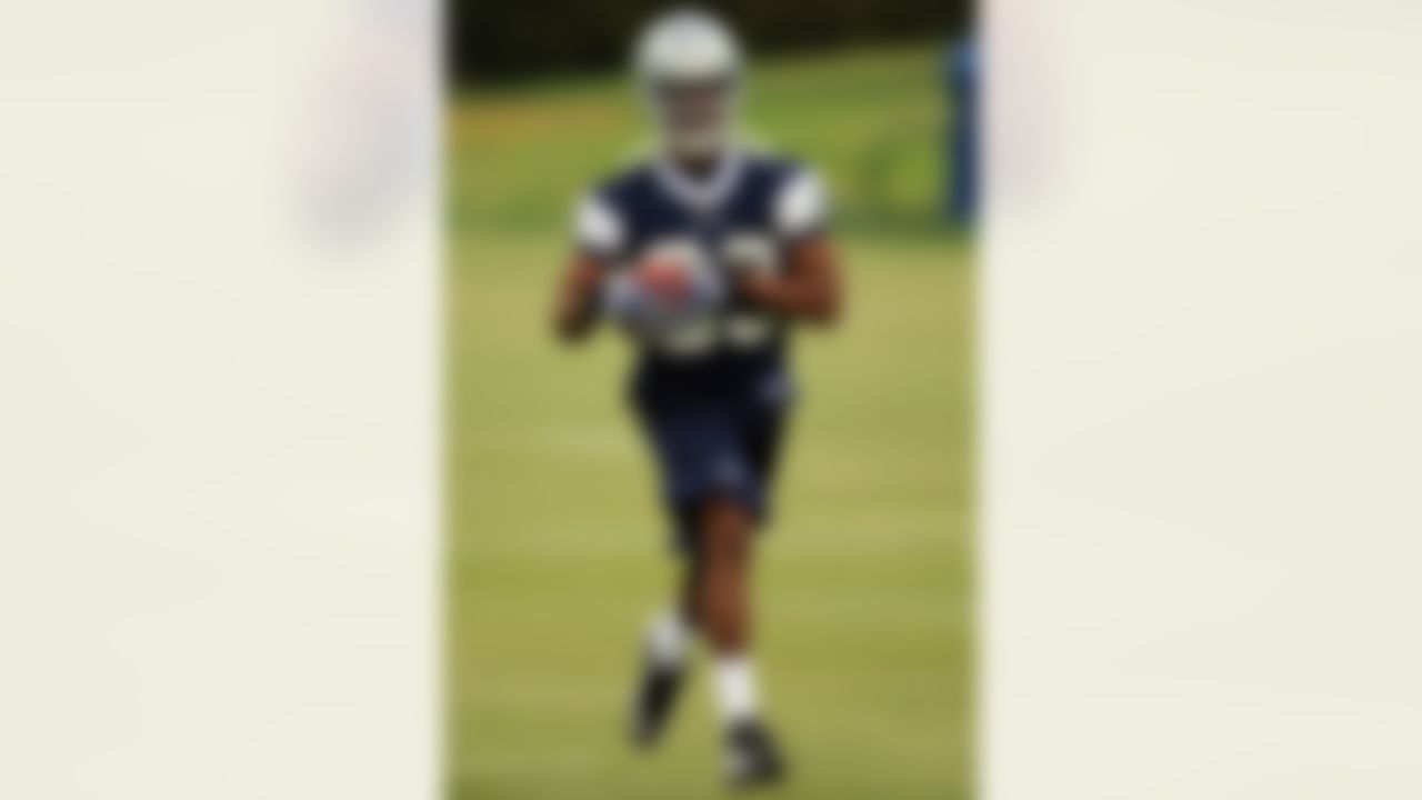 IRVING, TX - MAY 01: Cornerback Mike Mickens #33 of the Dallas Cowboys runs the ball during rookie mini camp on May 1, 2009 in Irving, Texas. (Photo by Ronald Martinez/Getty Images)