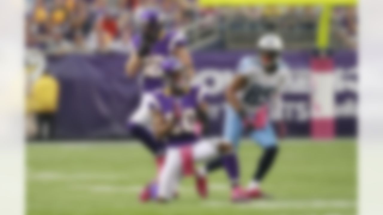 Minnesota Vikings cornerback Chris Cook (20) reacts in front of Tennessee Titans wide receiver Nate Washington, right, during the first half of an NFL football game Sunday, Oct. 7, 2012, in Minneapolis. (AP Photo/Genevieve Ross)