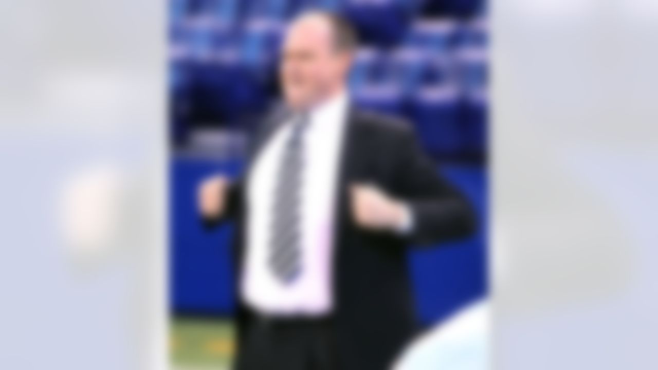 NFL Network host Rich Eisen reacts after his 40 yard dash run at the 2012 NFL Scouting Combine at Lucas Oil Stadium on Feb. 27 in Indianapolis, Ind. (Ben Liebenberg/NFL)