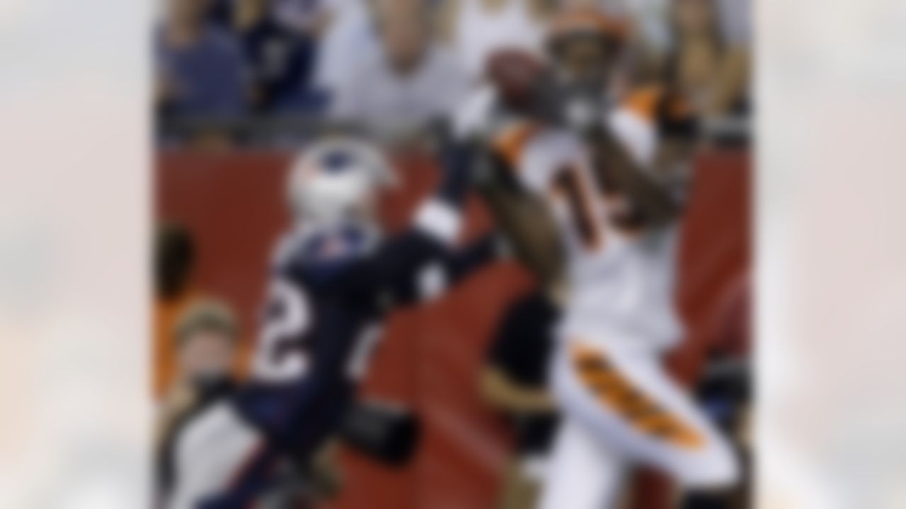 Cincinnati Bengals wide receiver Chris Henry (15) hauls in a touchdown against New England Patriots cornerback Terrence Wheatley, left, during their preseason NFL football game in Foxborough, Mass., Thursday, Aug. 20, 2009. (AP Photo/Charles Krupa)