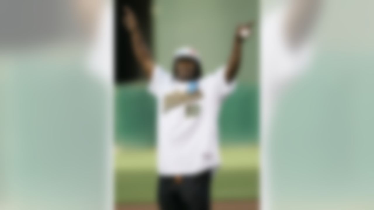 Buffalo Bills first-round draft pick Marshawn Lynch waves to the crowd prior to throwing out the ceremonial first pitch before the Kansas City Royals played the Oakland Athletics in a baseball game on Wednesday, May 16, 2007, in Oakland, Calif. (AP Photo/Jeff Chiu)
