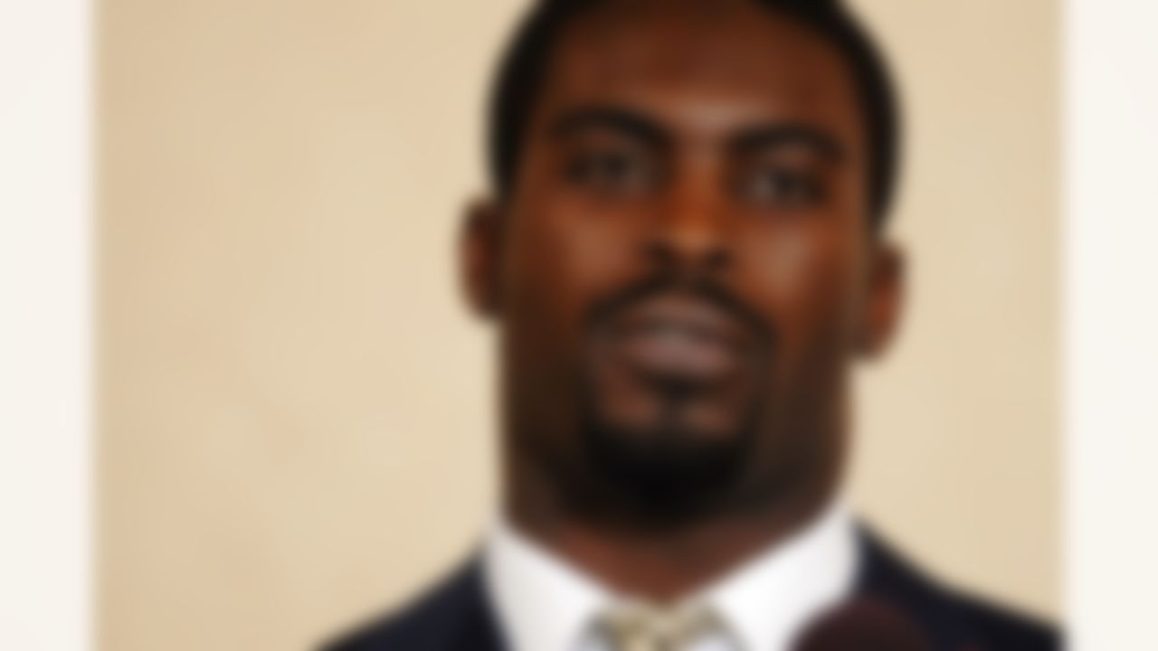 RICHMOND, VA - AUGUST 27: Atlanta Falcons quarterback Michael Vick speaks to reporters at the Omni Richmond Hotel after agreeing to a guilty plea on charges stemming from his involvement in a dogfighting ring August 27, 2007, in Richmond, Virginia. (Photo by Jonathan Ernst/Getty Images)