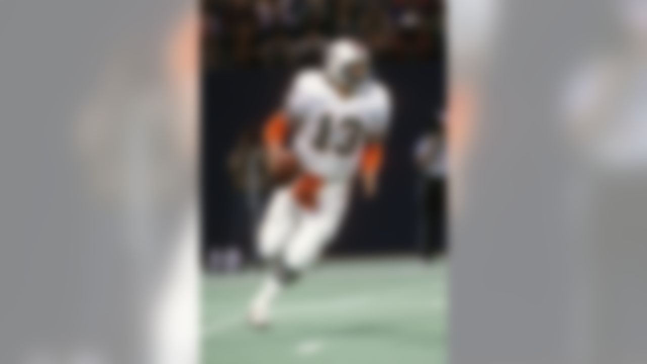 Miami Dolphins quarterback Dan Marino (13) scrambles during the NFL football game between the Miami Dolphins and the New York Jets on November 4, 1984 in East Rutherford, New Jersey. The Dolphins won the game 31-17. (AP Photo/Paul Spinelli)