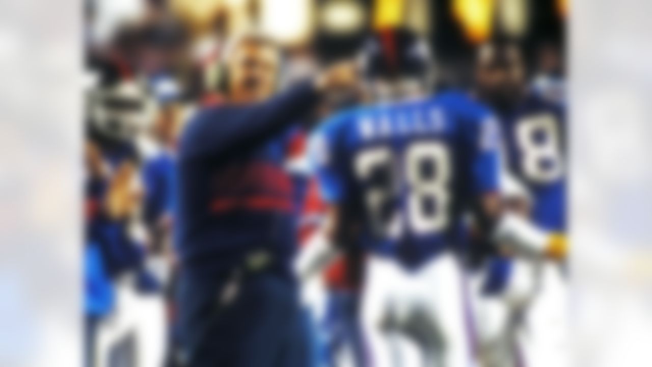 New York Giants coach Bill Parcells is seen on the sidelines against the Buffalo Bills during Super Bowl XXV on January 27, 1991 in Tampa, FL. (AP Photo/Al Messerschmidt)