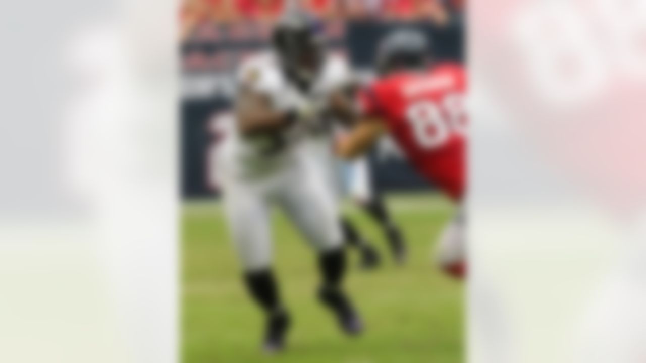 Baltimore Ravens linebacker Terrell Suggs (55) runs in pursuit during an NFL game against the Houston Texans on October 21, 2012. The Texans defeated the Ravens 43-13. AP Photo/Kevin Terrell)