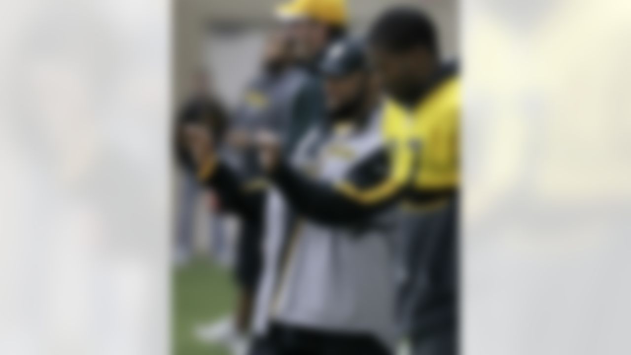 Pittsburgh Steelers head coach Mike Tomlin, center, jokes with players during practice on Thursday, Feb. 3, 2011, in Fort Worth, Texas. The Steelers will play the Green Bay Packers in NFL football Super Bowl XLV Sunday, Feb. 6. (AP Photo/Mark Humphrey)