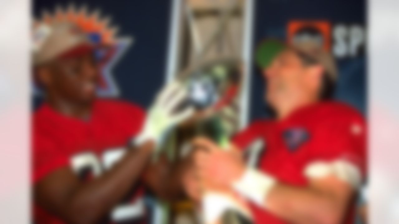 San Francisco 49ers running back Ricky Watters and quarterback Steve Young admire the Vince Lombardi Trophy after Super Bowl XXIX on January 29, 1995 in Miami. (AP Photo/Al Messerschmidt)