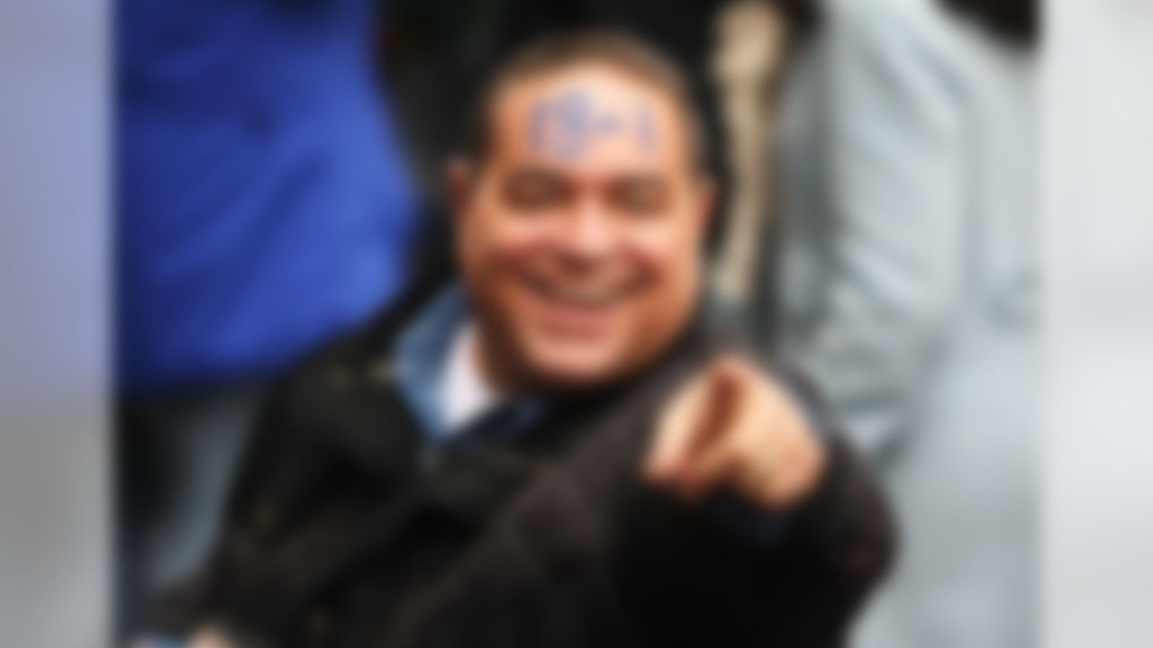 NEW YORK - FEBRUARY 05: Joe Gannascoli who played Vito Spatafore from the Sopranos displays the New Englan Patriots record on his forehead along Broadway, also known as "The Canyon of Heroes" during Super Bowl XLII victory parade in New York City. (Photo by Al Bello/Getty Images)