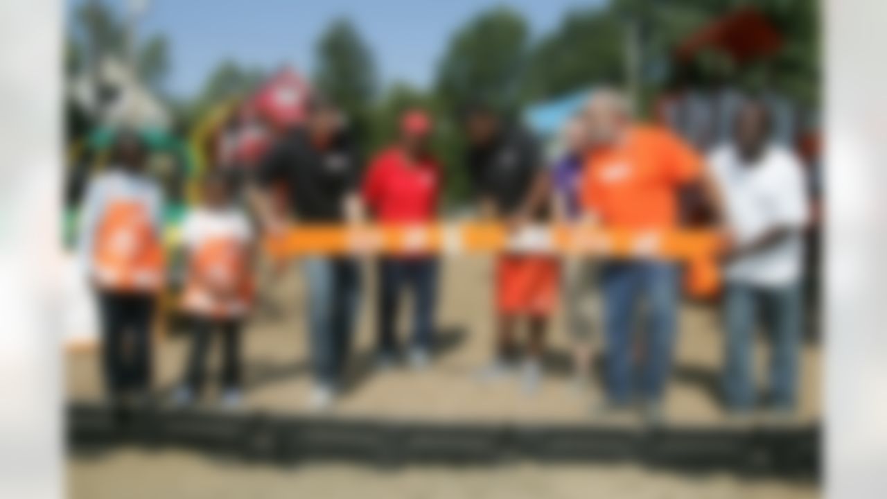 Braylon Edwards and representatives from The Home Depot, KaBOOM! and the Famicos Foundation participate in the ceremonial board cutting. (Photo by Alan Marler/CIA Stock Photography, Inc.)