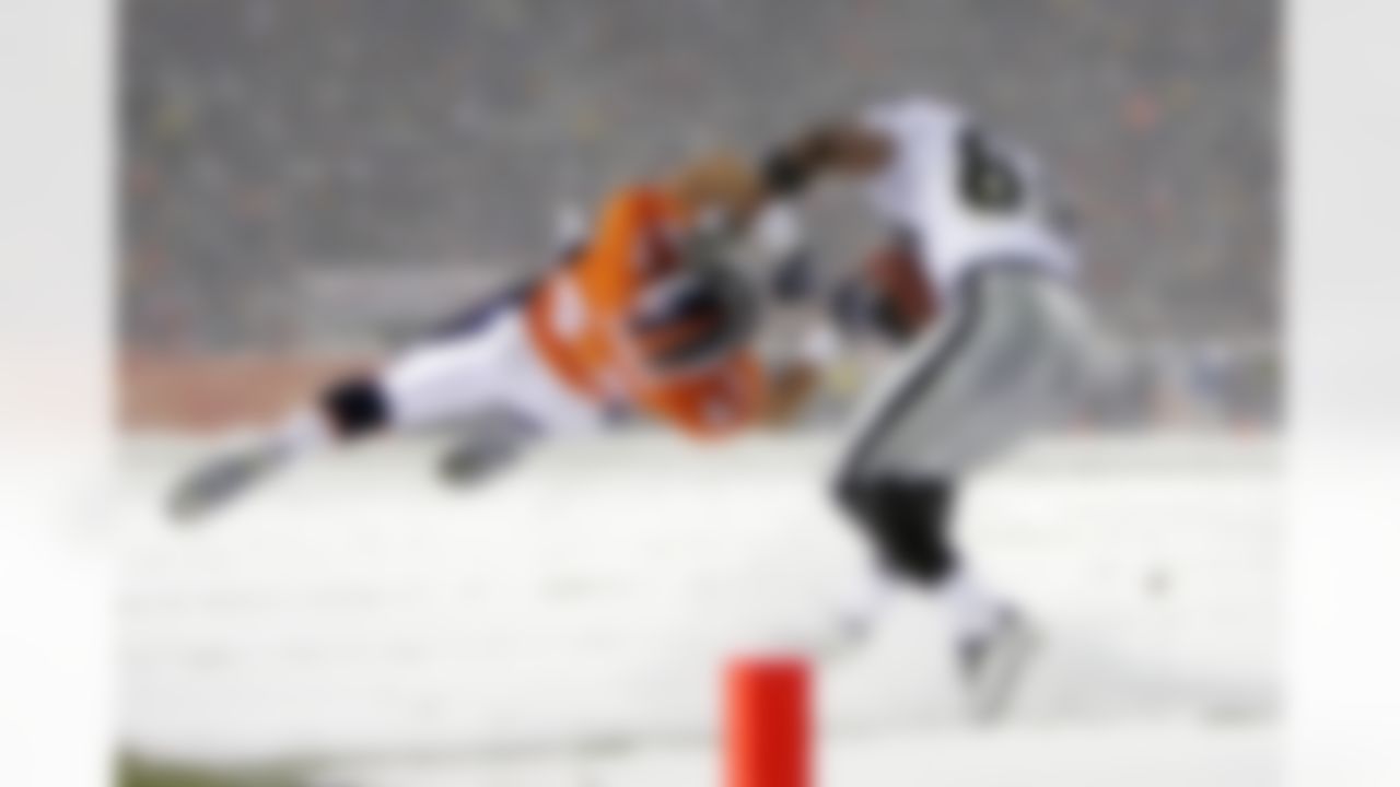 DENVER - NOVEMBER 28: Wide receiver Ronald Curry #89 of the Oakland Raiders makes a catch against John Lynch #47 of the Denver Broncos on November 28, 2004 at Invesco Field at Mile High Stadium in Denver, Colorado. The Raiders defeated the Broncos 25-24. (Photo by Brian Bahr/Getty Images)