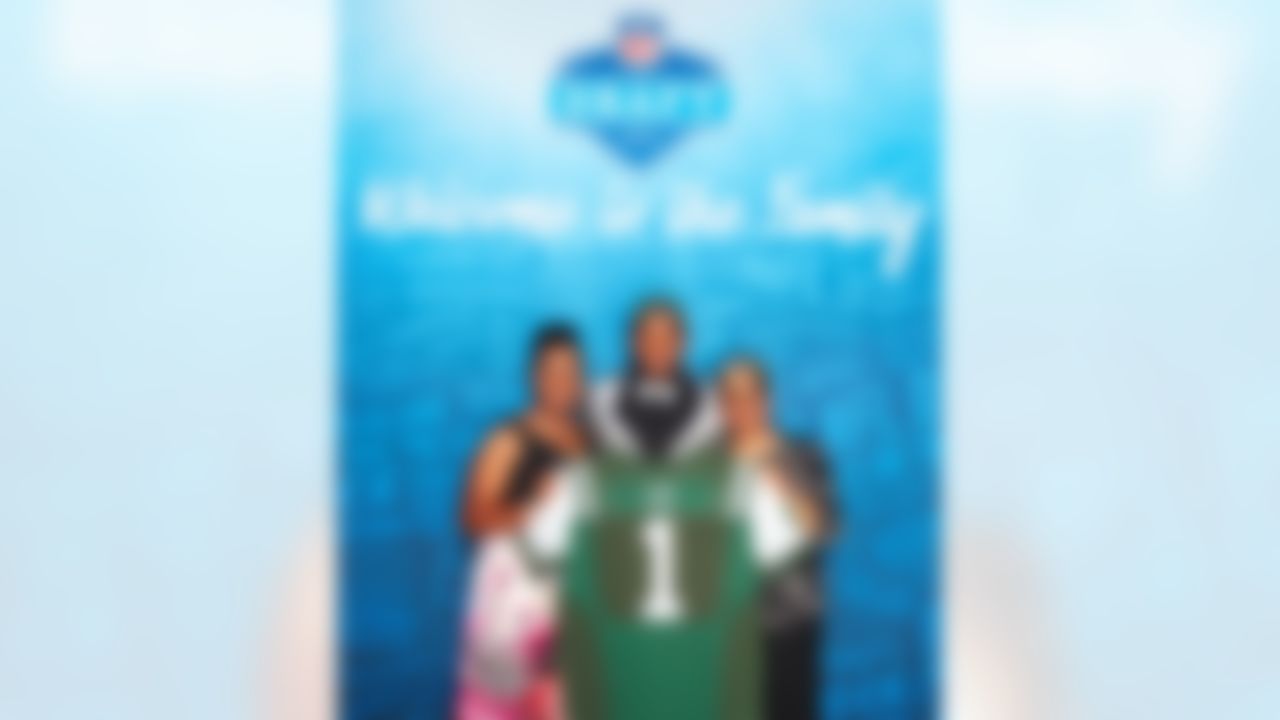 Ohio State linebacker Darron Lee poses for a photo with his family after being selected by the New York Jets during the 2016 NFL Draft at the Auditorium Theatre in Chicago. (Eric Espino/NFL)