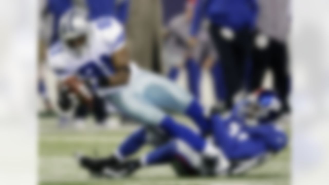 Dallas Cowboys wide receiver Terrell Owens (81) is tackled by New York Giants safety Kenny Phillips (21) during the third quarter of an NFL football game Sunday, Nov. 2, 2008, in East Rutherford, N.J. The Giants won 35-14. (AP Photo/Julie Jacobson)