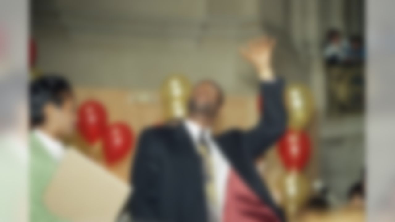 San Francisco 49ers wide receiver Jerry Rice waves to the large crowd in San Francisco City Hall's Rotunda on Tuesday, Sept. 27, 1994, during a ceremony to celebrate Jerry Rice Day. San Francisco is celebrating Rice's 127th record setting career touchdown. Rice broke Jim Brown's 29 year record. (AP Photo/George Nikitin)
