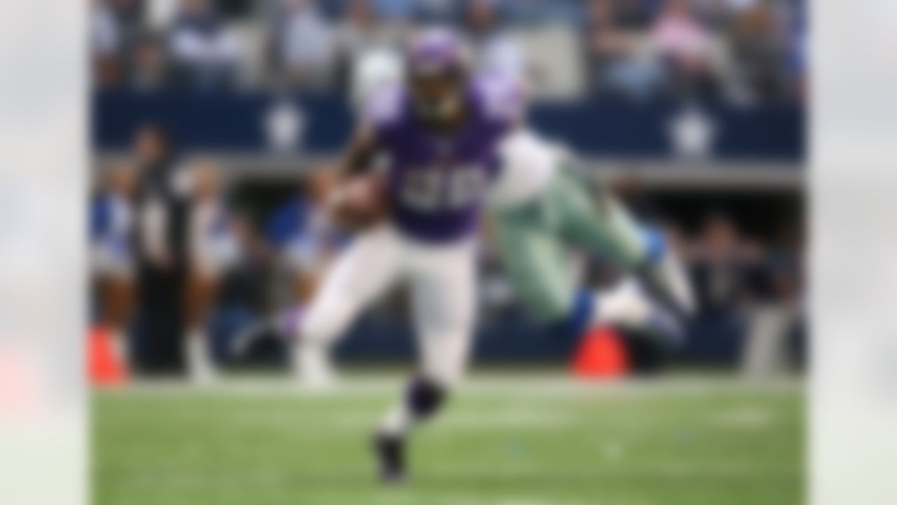 Nov 3, 2013; Arlington, TX, USA; Minnesota Vikings running back Adrian Peterson (28) runs with ball against Dallas Cowboys linebacker Ernie Sims (59) in the second quarter at AT&T Stadium. (Matthew Emmons/USA TODAY)