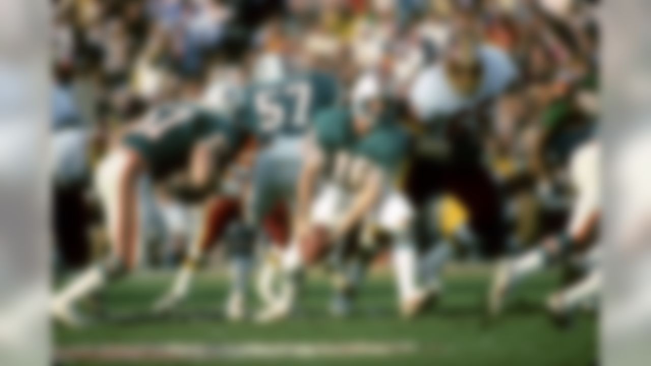 Miami Dolphins quarterback David Woodley prepares to pitch the football back to a running back during the Super Bowl XVII on January 30, 1983 at the Rose Bowl in Pasadena, CA. (AP Photo/Al Messerschmidt)