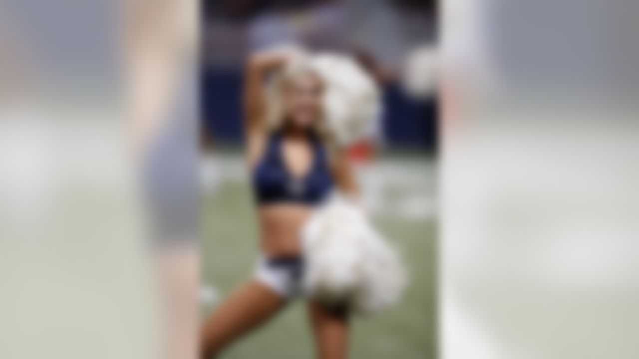 Los Angeles Rams Cheerleaders Photos from Preseason Week 3 – Ultimate  Cheerleaders