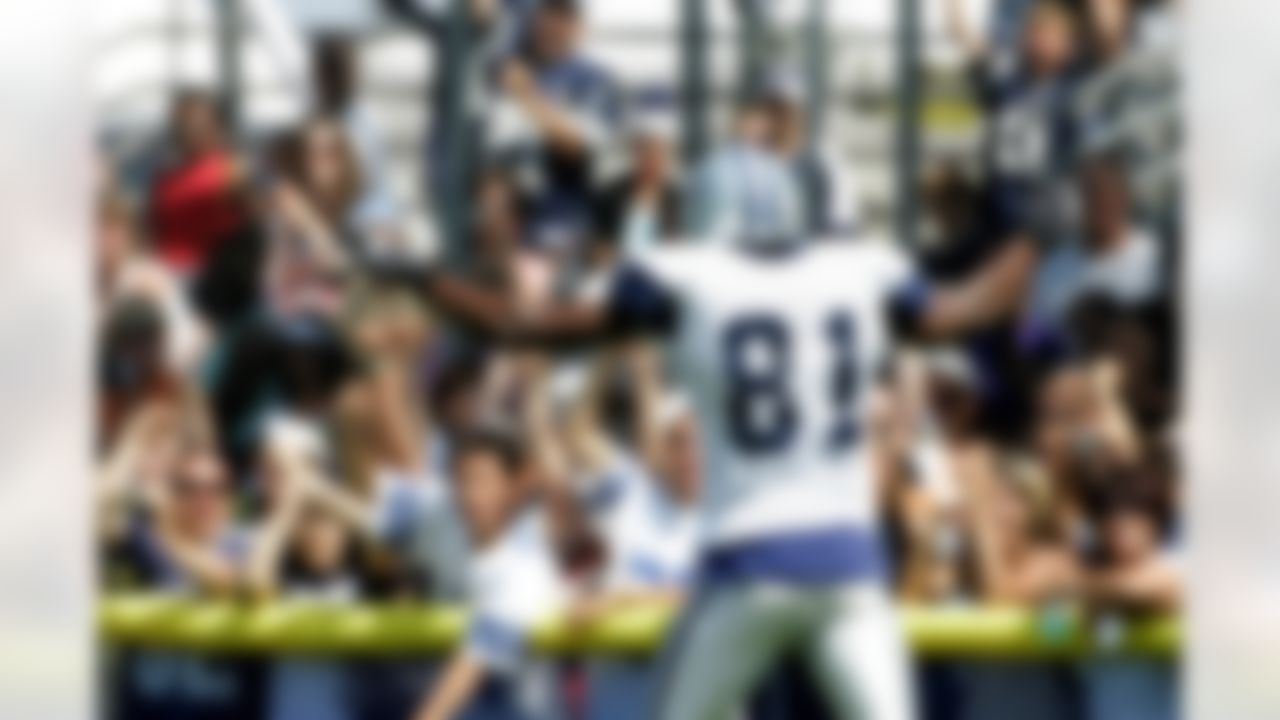Dallas Cowboys wide receiver Terrell Owens (81) waves his arms toward fans as they cheer his name after Owens made a reception against cornerback Adam Jones during NFL football training camp, Sunday, July 27, 2008, in Oxnard, Calif. (AP Photo/Tony Gutierrez)