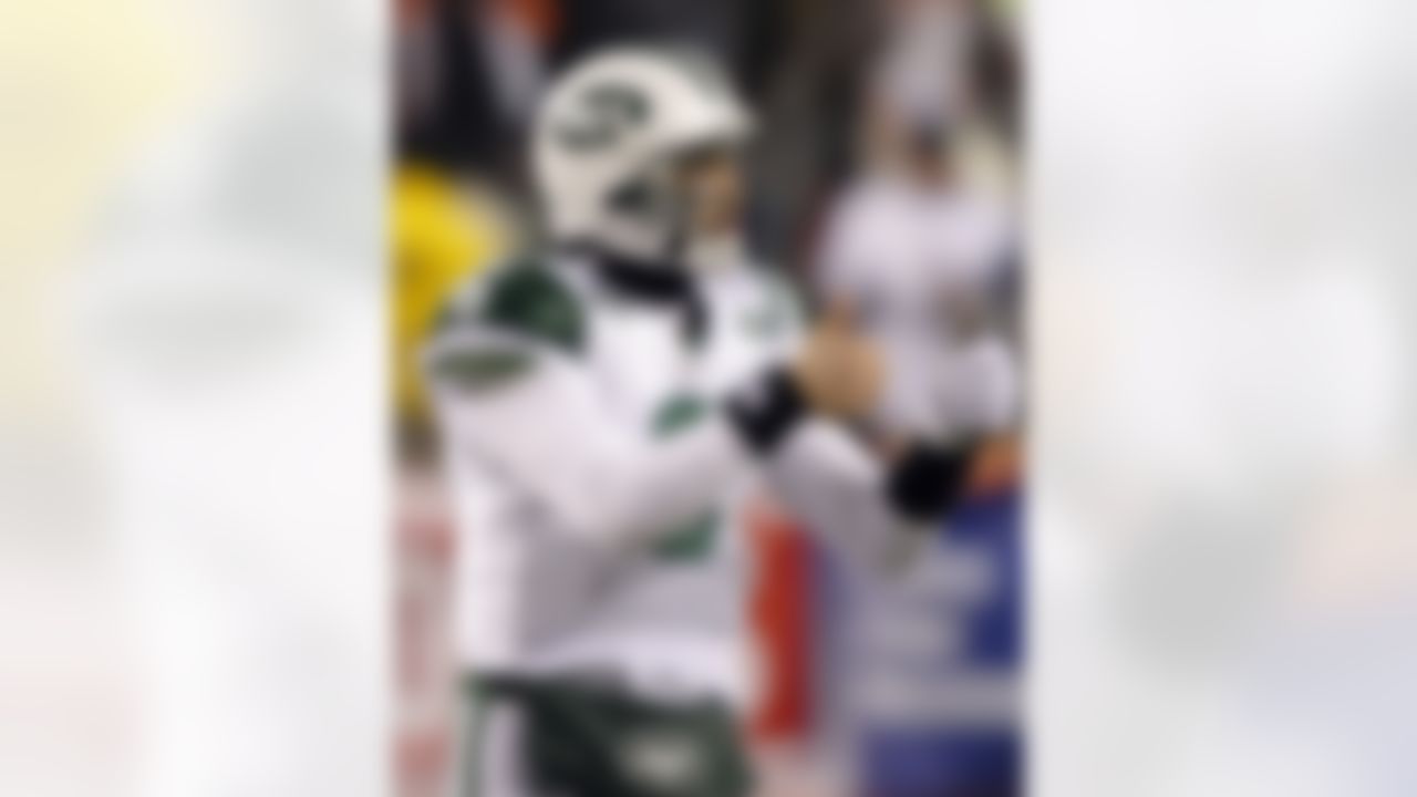 New York Jets quarterback Mark Sanchez gives the thumbs up back to the Jets bench during the second half of an NFL wild-card playoff football game against the Cincinnati Bengals, Saturday, Jan. 9, 2010, in Cincinnati. The Jets won 24-14. (AP Photo/Ed Reinke)