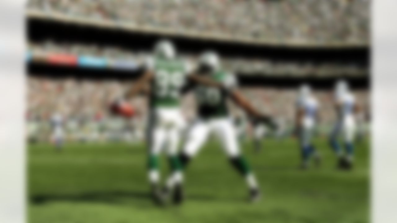 EAST RUTHERFORD, NJ - OCTOBER 01: Wide receiver, Jerricho Cotchery #89 of the New York Jets celebrates his touchdown on a 33 yard pass with teammate D'Brickashaw Ferguson #60 in the second quarter of the game against the Indianapolis Colts on October 1, 2006 at Giants Stadium in East Rutherford, New Jersey. Photo by Al Bello/Getty Images.