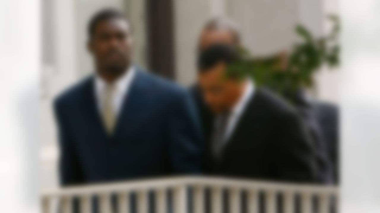 RICHMOND, VA - AUGUST 27: Atlanta Falcons quarterback Michael Vick (L) arrives at federal court August 27, 2007 in Richmond, Virginia. The football star was expected to plead guilty to a federal dogfighting conspiracy charge. The NFL has suspended Vick indefinitely. (Photo by Win McNamee/Getty Images)