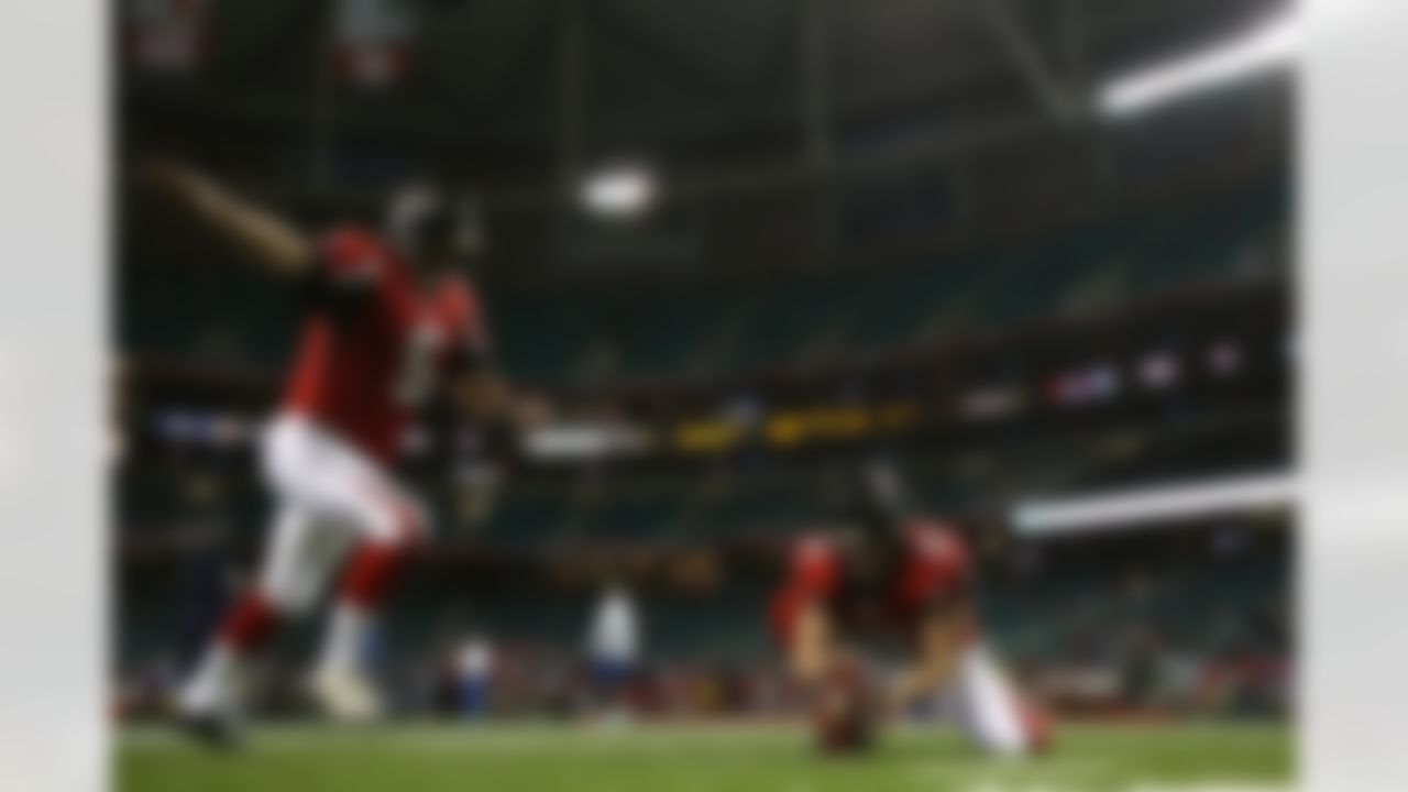 Morton Anderson of the Atlanta Falcons warms up before the game against the Indianapolis Colts at the Georgia Dome in Atlanta, Georgia on November 22, 2007. (Photo by Jeff Lewis / Sharp Shot)