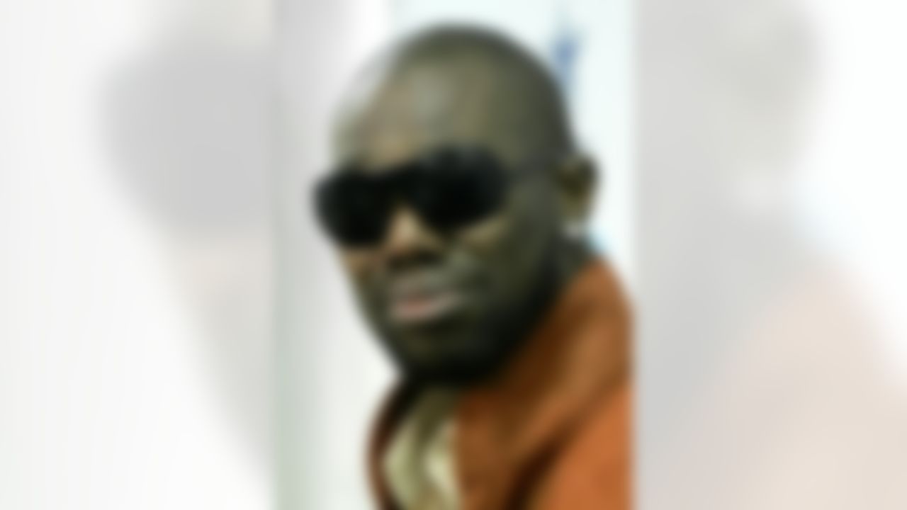 Dallas Cowboys wide receiver Terrell Owens gets emotional during a postgame news conference after losing to the New York Giants 21-17 in an NFC divisional playoff football game, Sunday, Jan. 13, 2008, in Irving, Texas. (AP Photo/Tony Gutierrez)