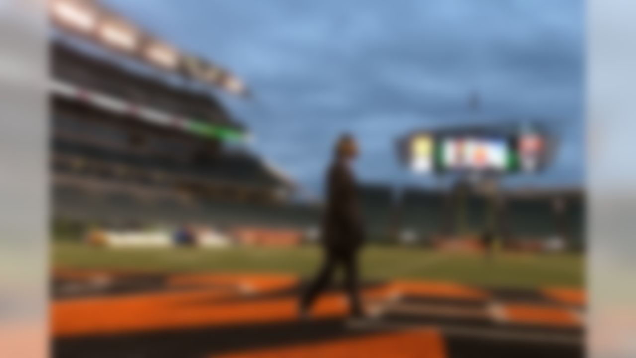 Pittsburgh Steelers wide receiver Martavis Bryant (10) walks on the field prior to kickoff against the Cincinnati Bengals in an AFC Wild Card Playoff matchup on Saturday, January 9, 2016 in Cincinnati. (Perry Knotts/NFL)