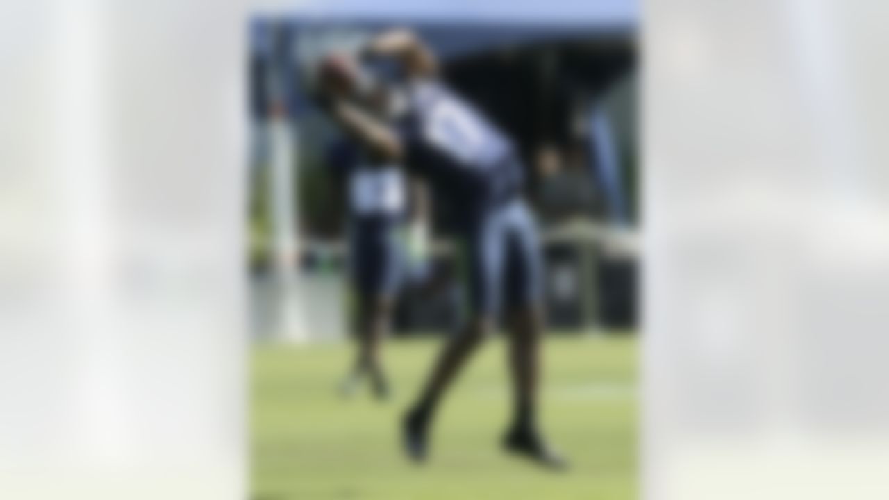 Seattle Seahawks wide receiver Braylon Edwards makes a catch Friday, Aug. 3, 2012, during NFL football training camp in Renton, Wash. (AP Photo/Ted S. Warren)