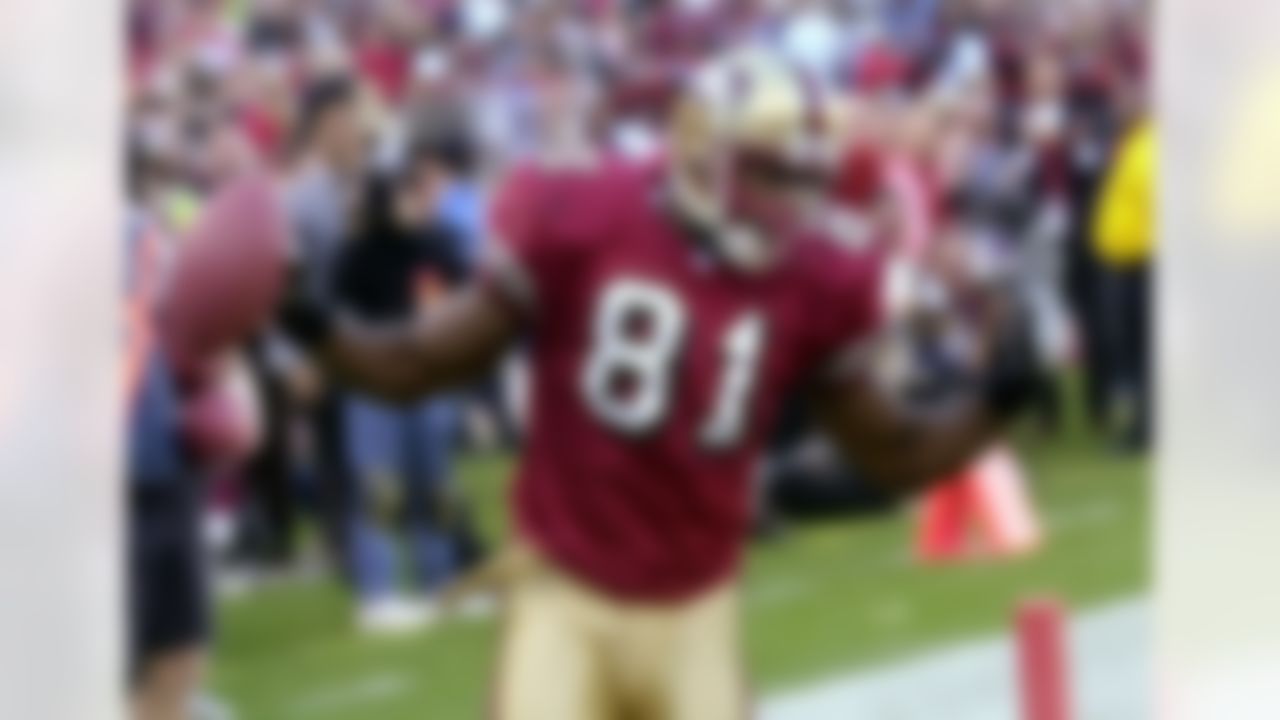 San Francisco 49ers wide receiver Terrell Owens dances after catching a touchdown against the Chicago Bears in the third quarter Sunday, Dec. 17, 2000, in San Francisco. Owens set an NFL record of 20 receptions in a game. The 49ers beat the Bears 17-0. (AP Photo/Paul Sakuma)