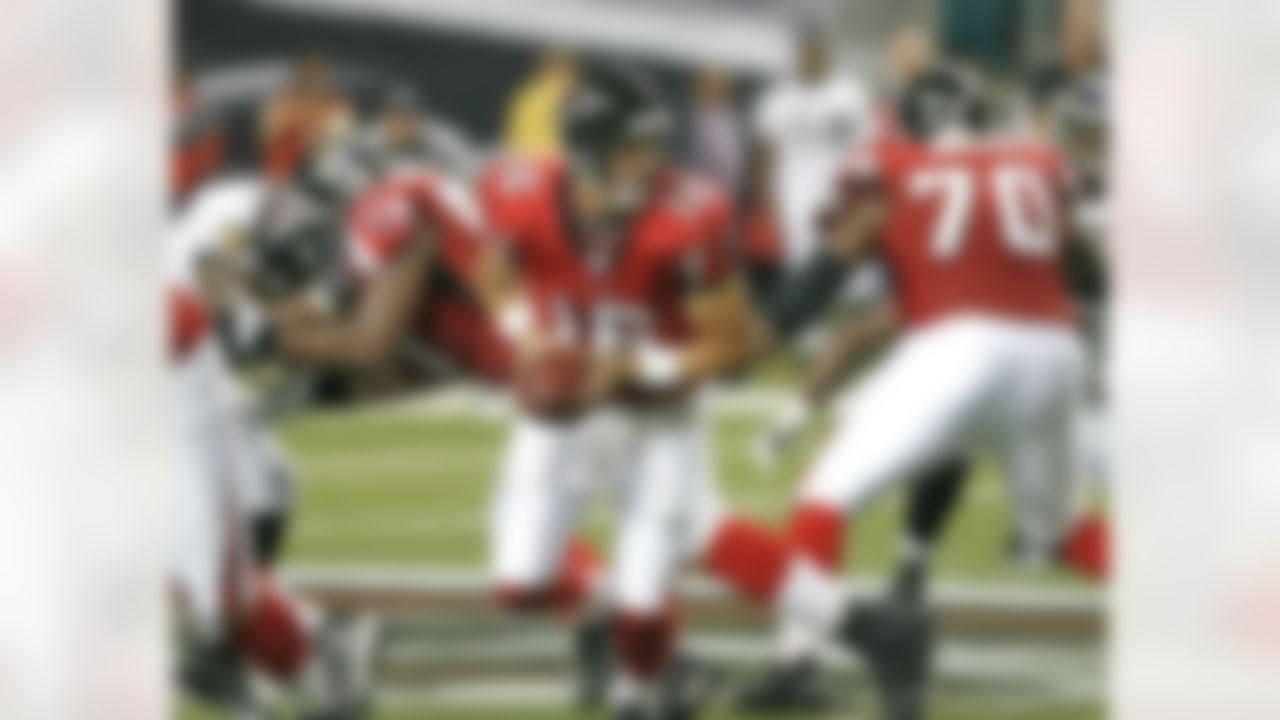 ATLANTA - AUGUST 31: Quarterback Casey Bramlet #16 of the Atlanta Falcons gets ready to hand off to a running back during the NFL preseason game at the Georgia Dome August 31, 2007 in Atlanta, Georgia. (Photo by Mike Zarrilli/Getty Images)